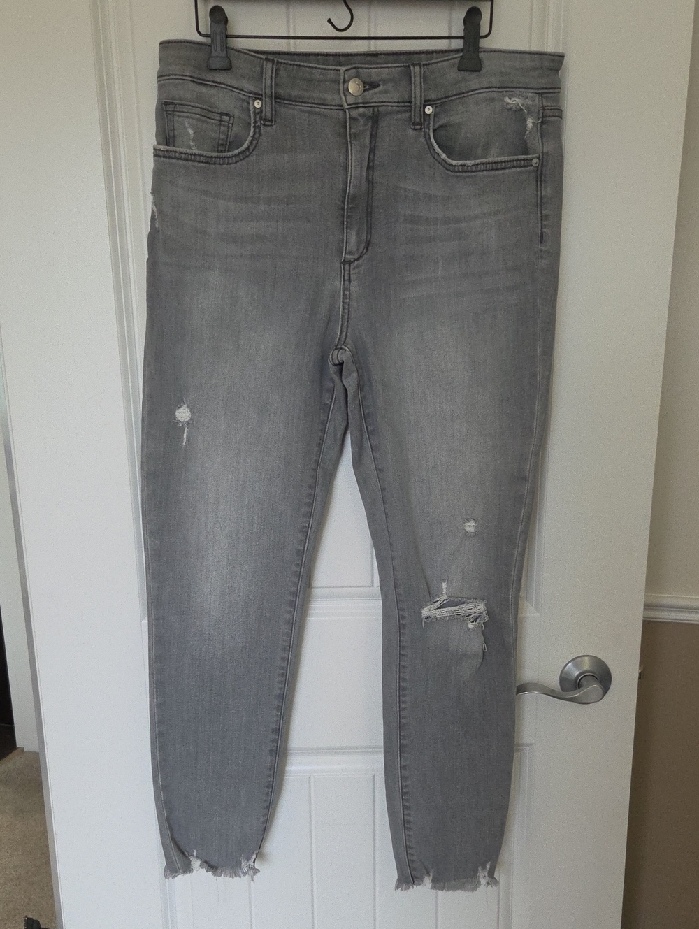 Joe's Jeans Grey Distressed Cropped Ankle Jeans (sz 31)